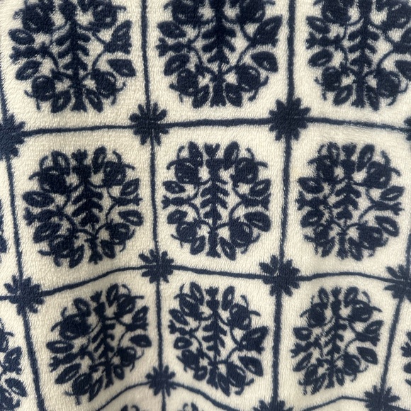 Vineyard Vines Blue and White Patterned 3/4 Zip Pullover, Size M - Picture 5 of 5